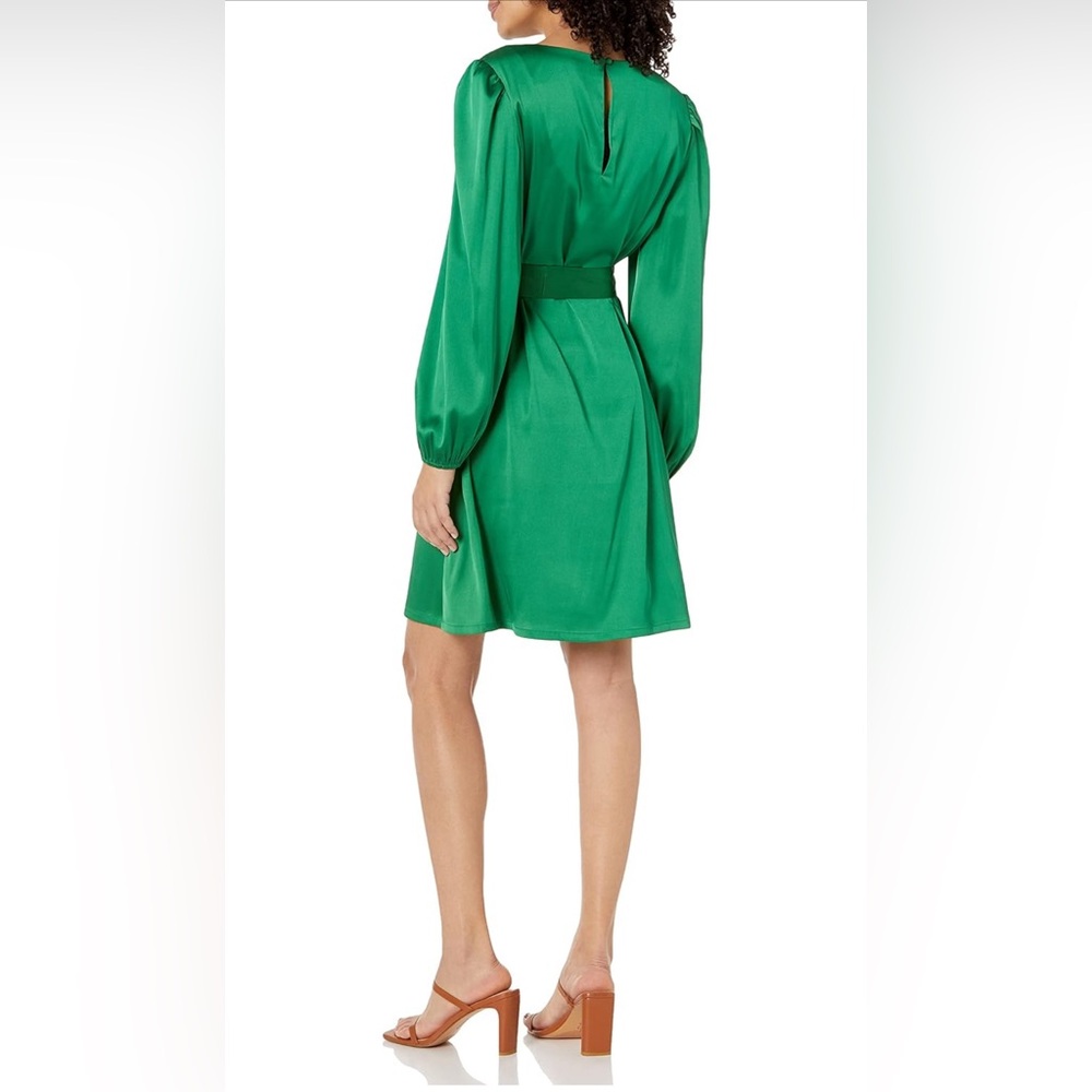 Small The Drop @shopdandy Emerald Green Belted Silky Stretch Dress - Picture 3 of 7